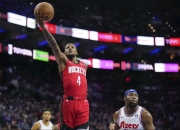 米兰体育官网-猛龙取得关键胜利，76人遭遇困境