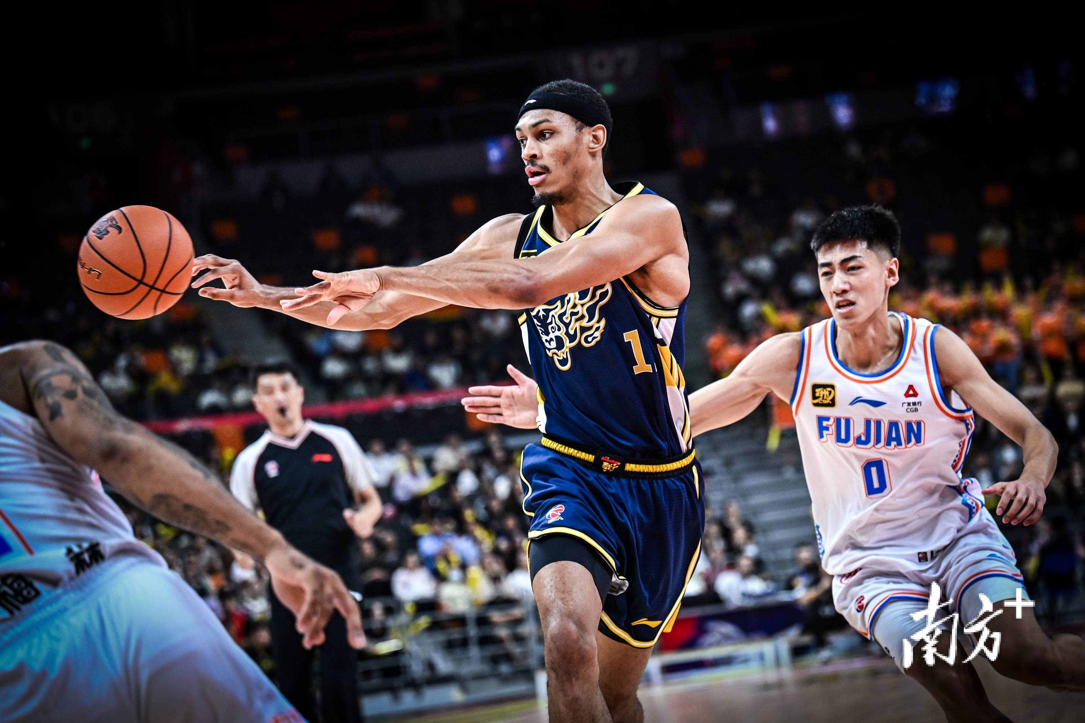 广东队主场成功卫冕，领先榜首