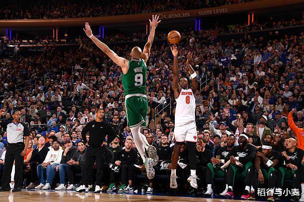 尼克斯队前锋防守出色，为球队赢得关键比赛