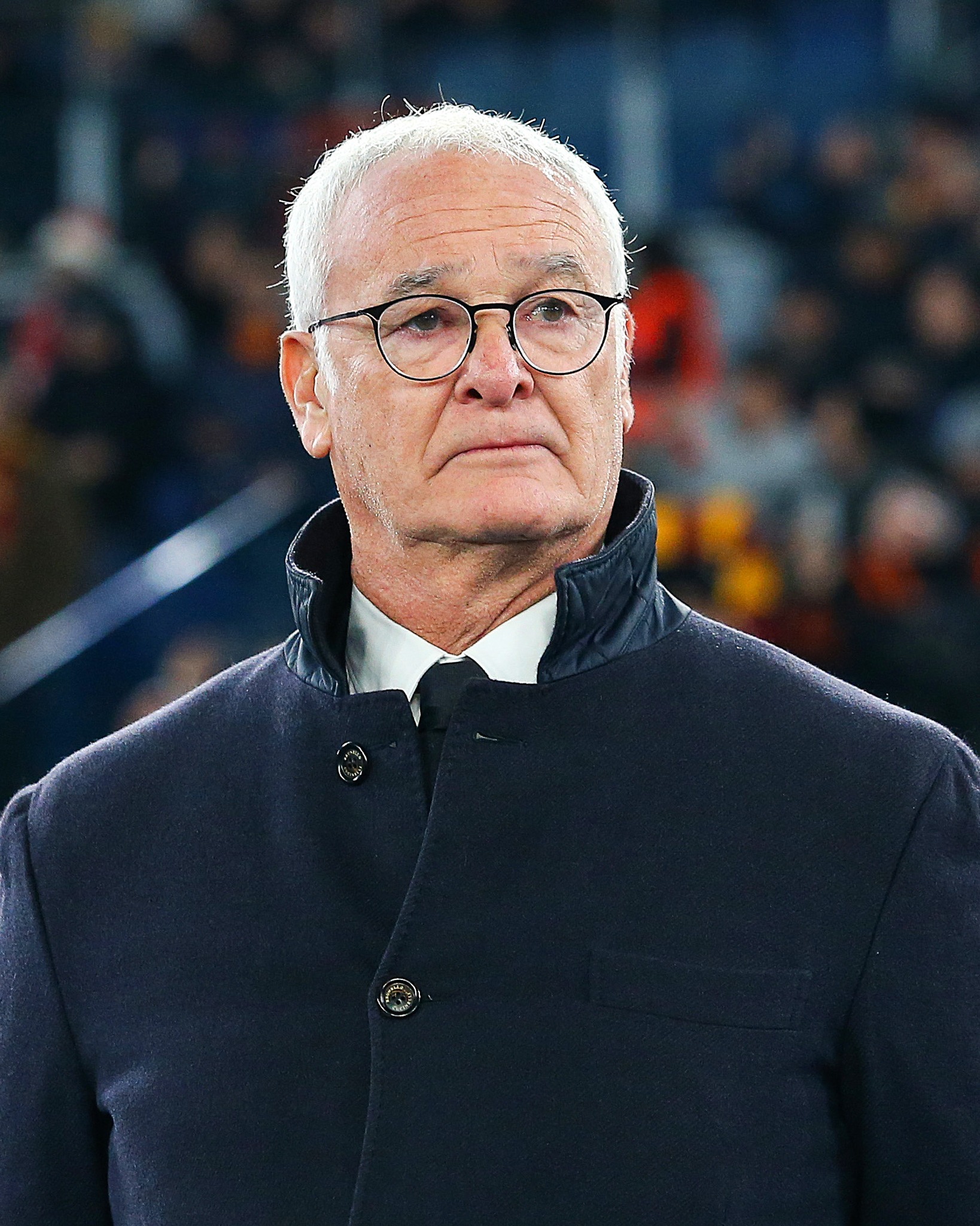 包含利沃库森客场大胜汉诺威，取得关键胜利的词条