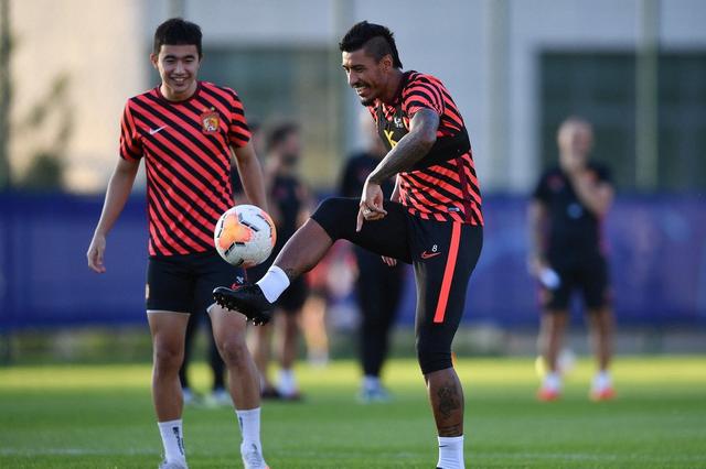 恒大雄心满满!积极备战冲击积分榜 恒大雄心满满!积极备战冲击积分榜