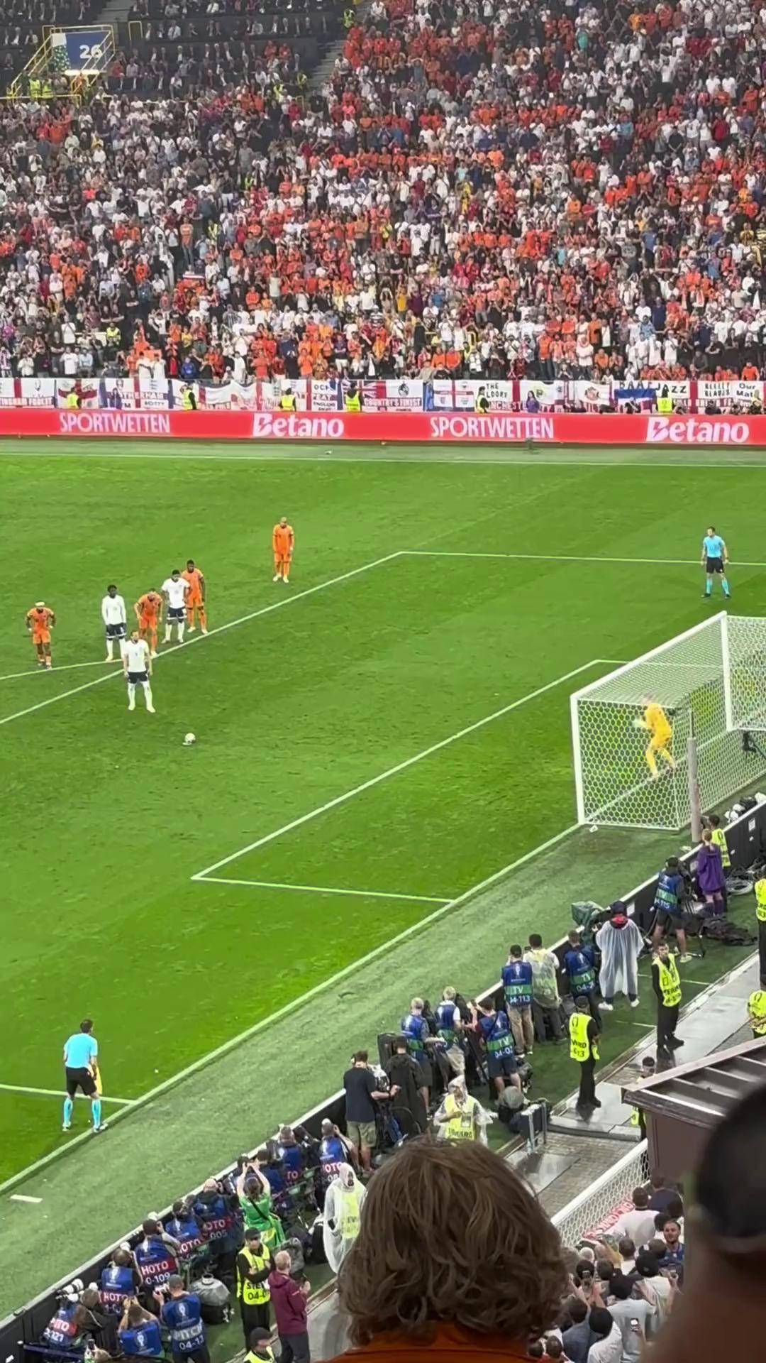 荷兰队不幸输球遗憾出局 荷兰队不幸输球遗憾出局