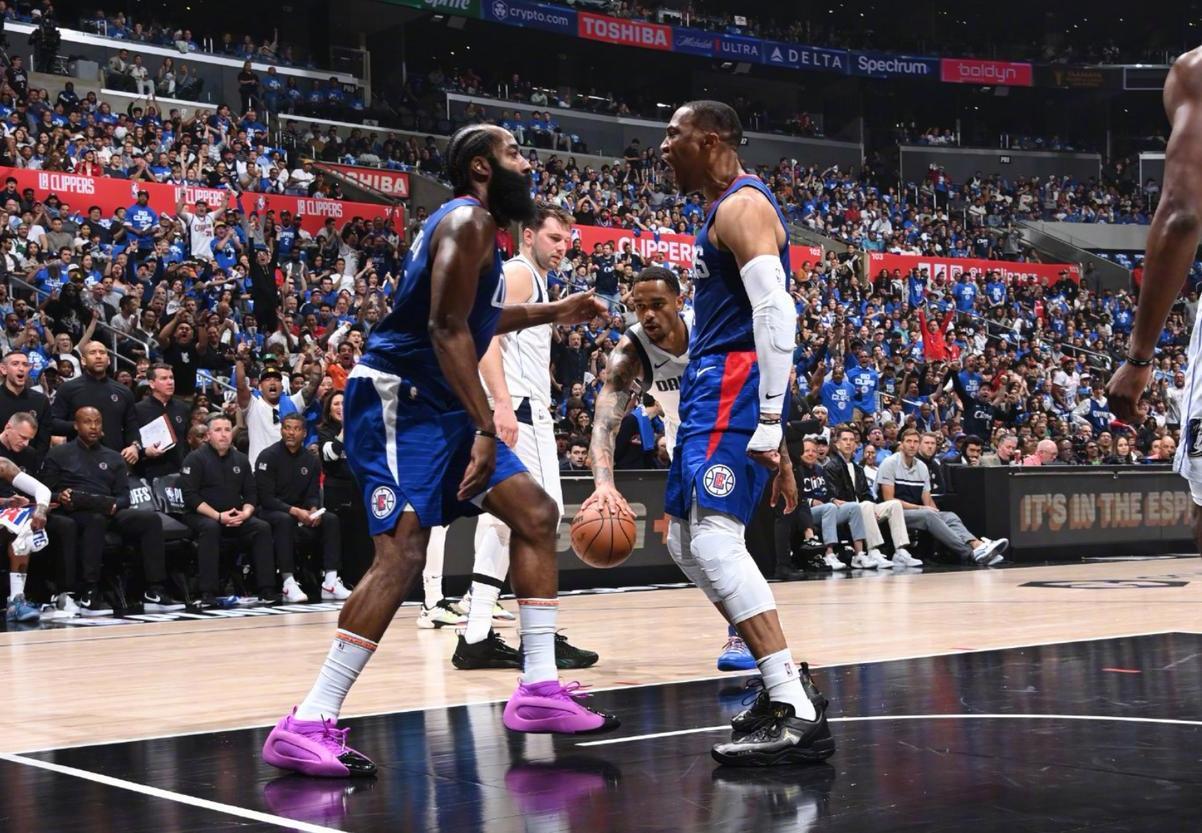 快船大胜步行者，取得开门红的简单介绍