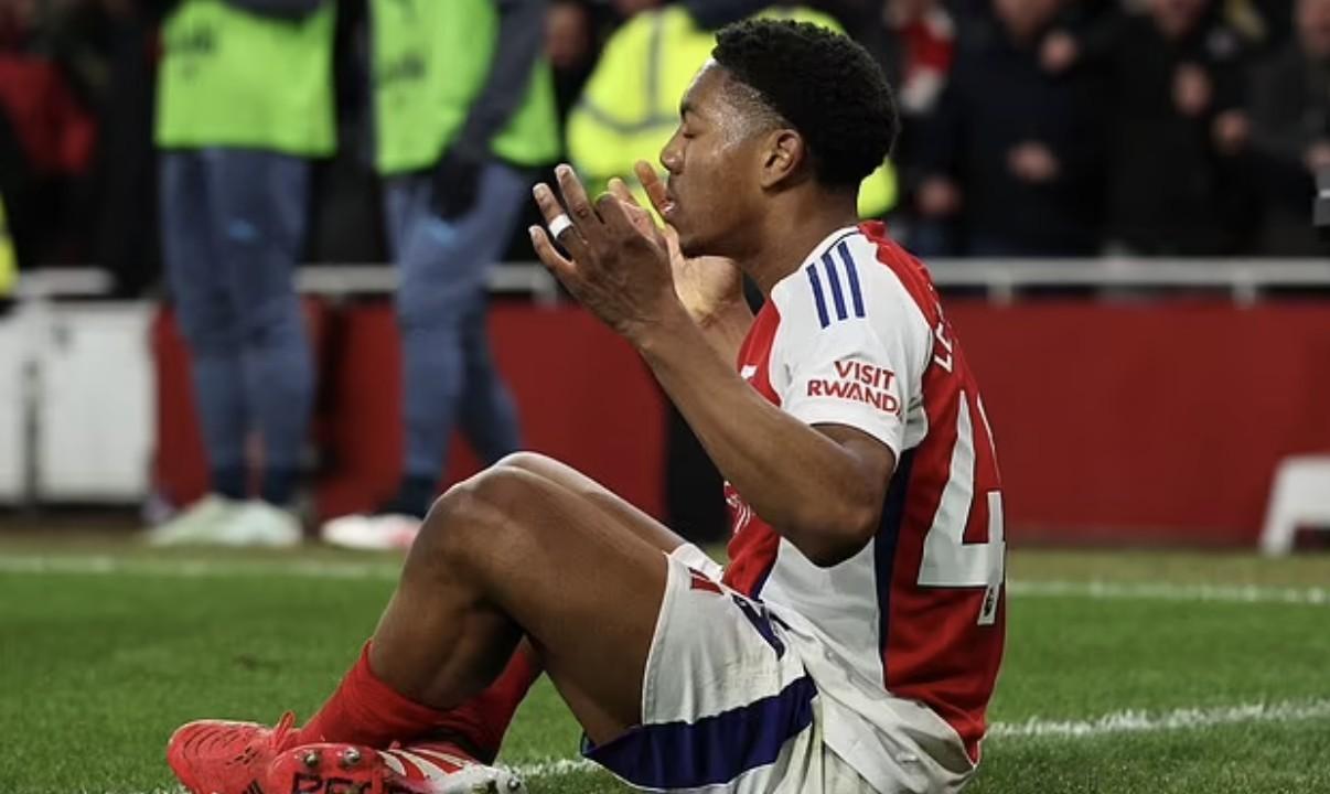 英格兰队凭借出色表现晋级下一轮