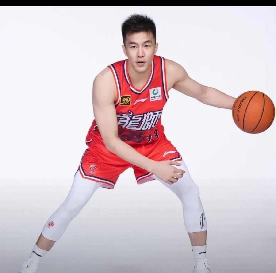 本赛季CBA联赛火爆开赛,球迷热情高涨 本赛季CBA联赛火爆开赛,球迷热情高涨