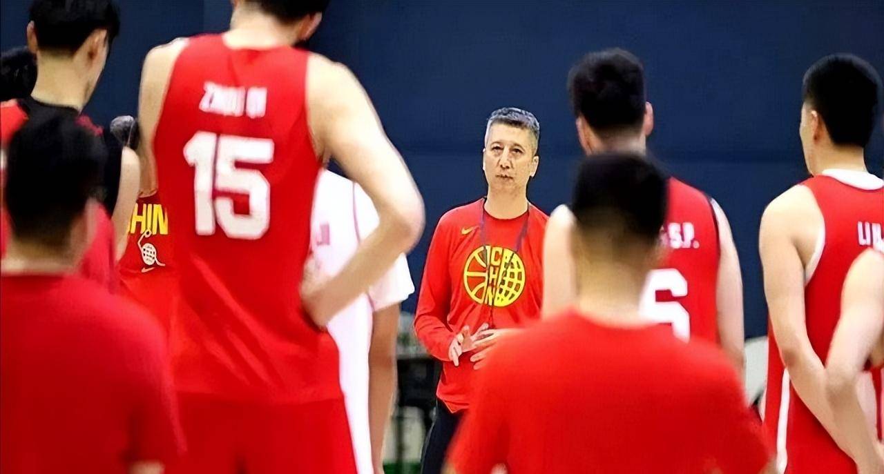 江西男篮队员表现突出，助球队赢得胜利