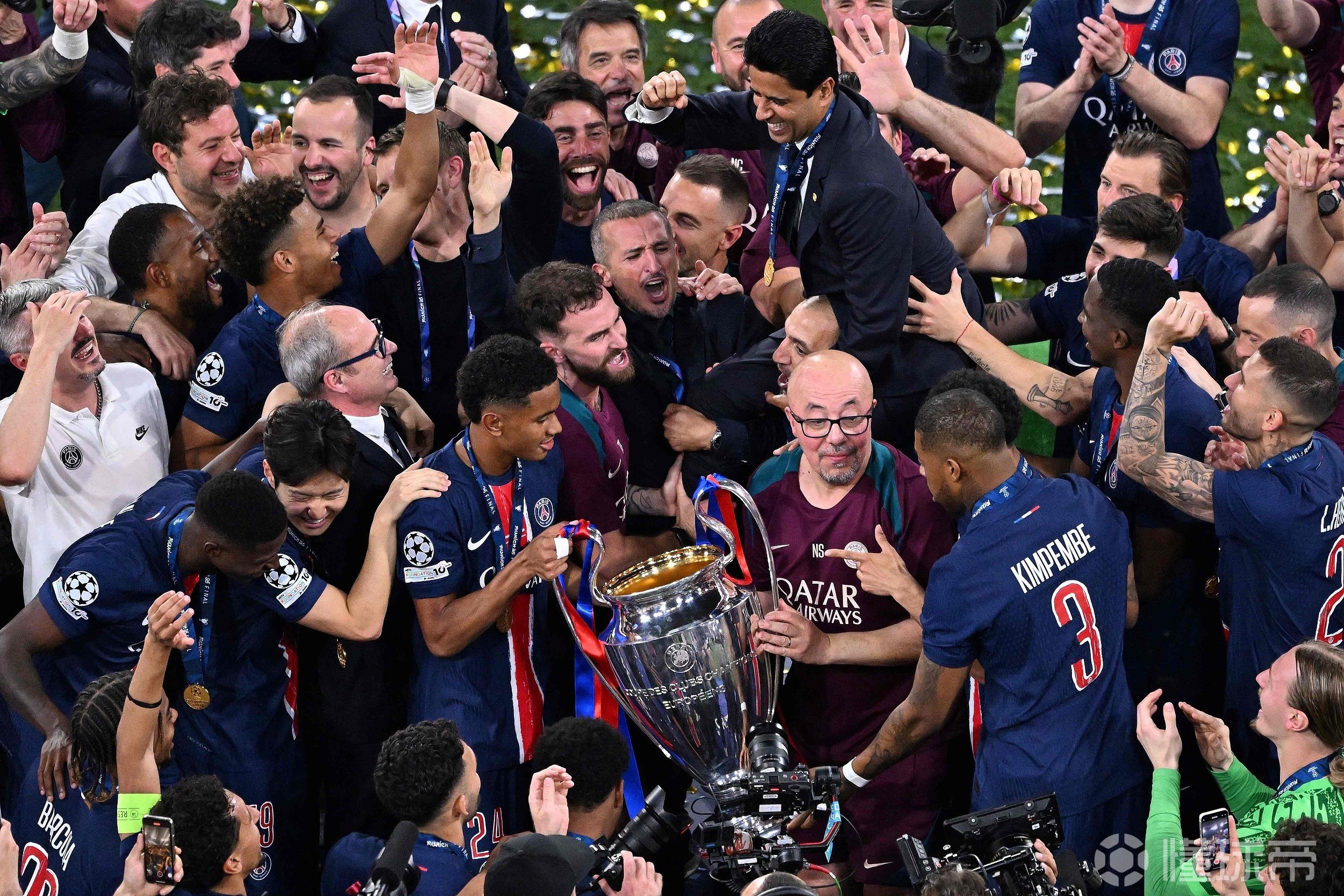 巴黎圣日耳曼客场获胜，稳坐榜首的简单介绍