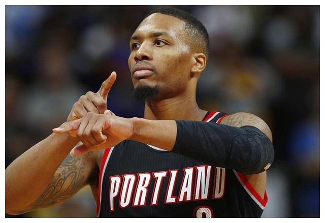 拓荒者横扫两连败，利拉德再砍40+