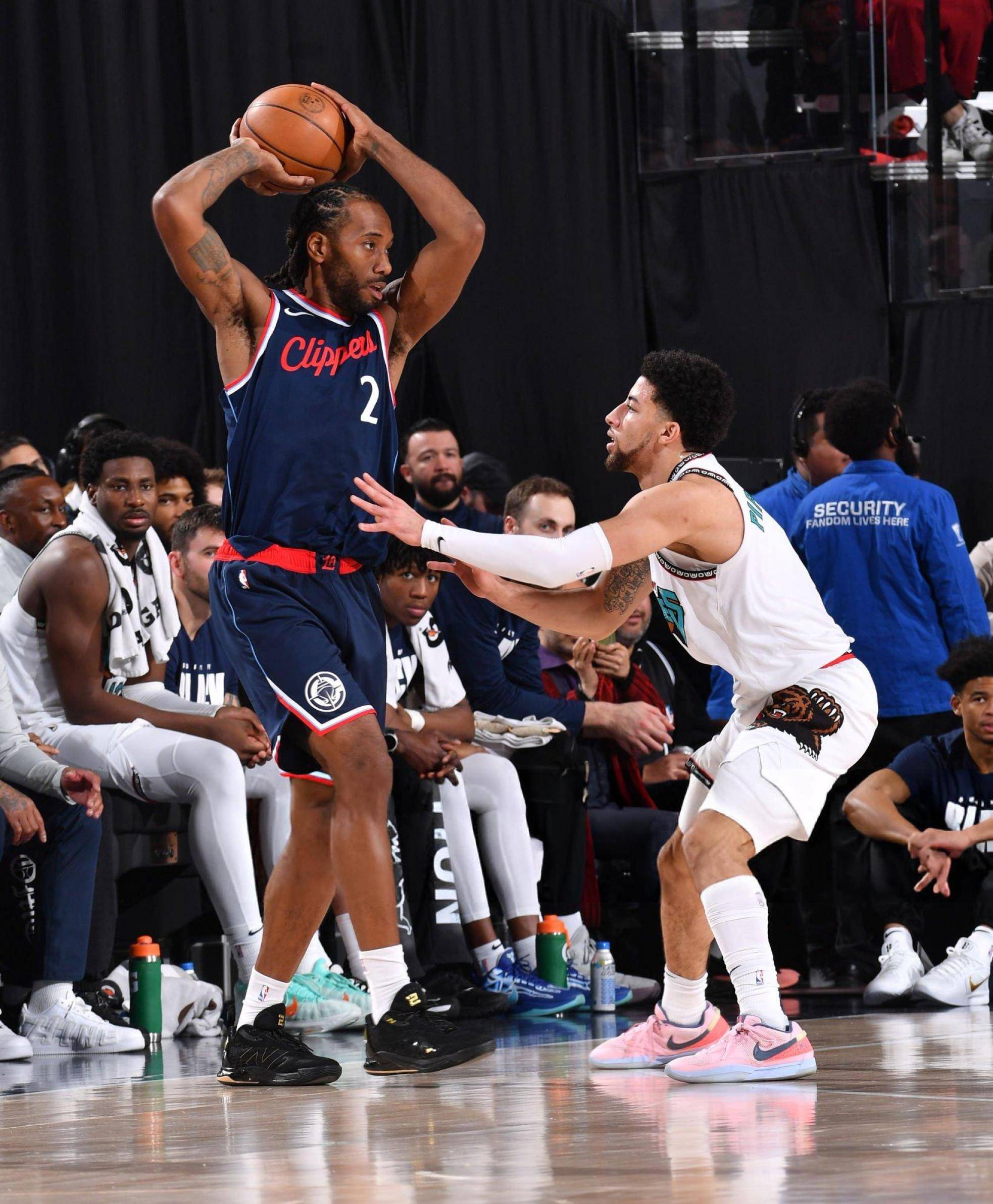 快船击败灰熊,保持连胜 快船击败灰熊,保持连胜