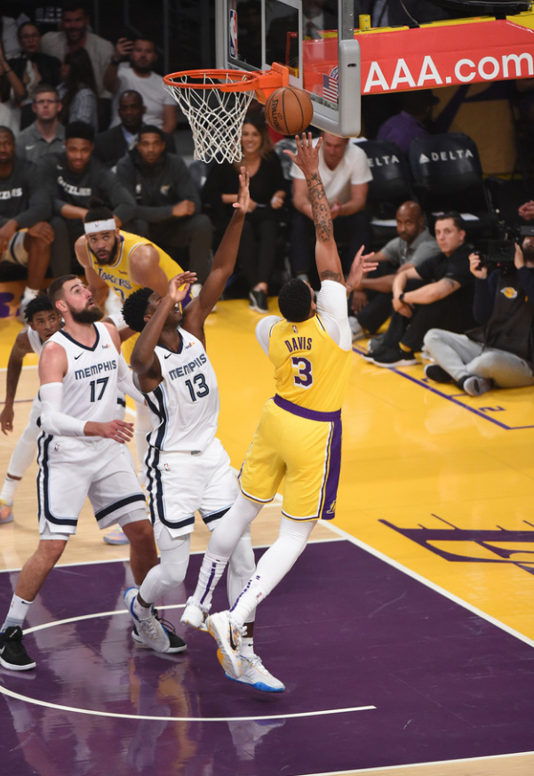 雄狮轻取灰熊,詹姆斯炮轰27分 雄狮轻取灰熊,詹姆斯炮轰27分