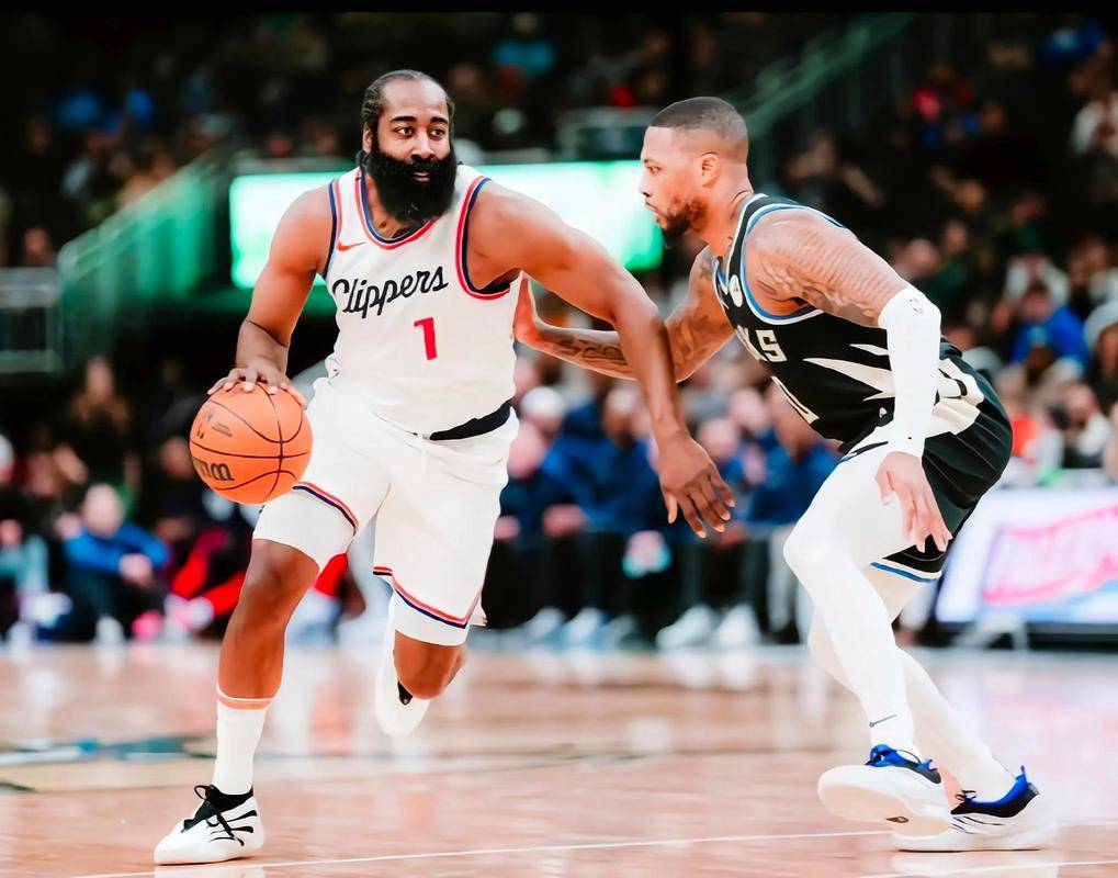 快船惊险逆转,利拉德狂砍42分 快船惊险逆转,利拉德狂砍42分